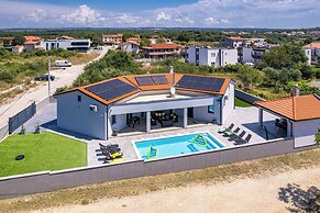 Villa With Private Illuminated Pool
