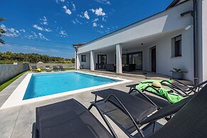 Villa With Private Illuminated Pool