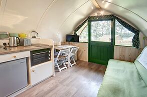 Cabin in Northumberland With Lake Views