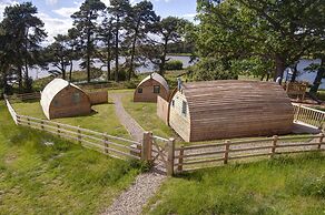 Cabin in Northumberland With Lake Views