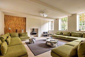 Historic Retreat in Peak District by River Dane
