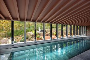 Historic Retreat in Peak District by River Dane
