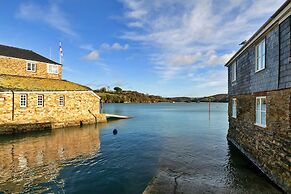 Apartment in Salcombe With Stunning Sea Views