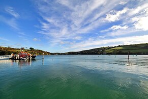 Apartment in Salcombe With Stunning Sea Views