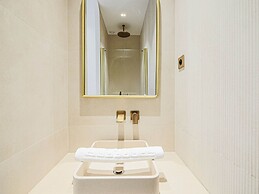 Sumptuous Apartment With Garden / Arc de Triomphe