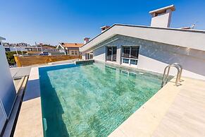 Rooftop Apartment With Private Pool