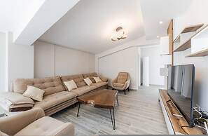 Rooftop Apartment With Private Pool