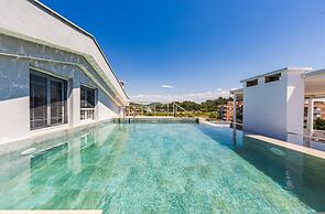 Rooftop Apartment With Private Pool