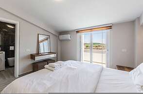 Rooftop Apartment With Private Pool
