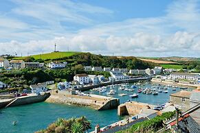 Apartment in Porthleven Near Harbour