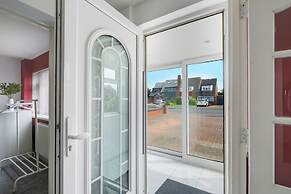 Elegant 5 Bed Home with Garden- Slough