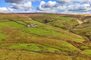Cottage in Peak District With Scenic Views