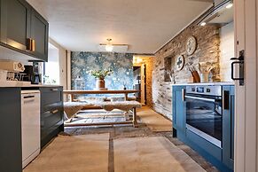 Cottage in Peak District With Scenic Views