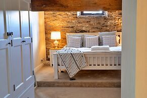 Cottage in Peak District With Scenic Views