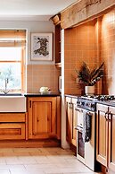 Spacious Cottage in Rhydyfelin, No Deposit