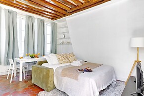 Charming 1BR Near Latin Quarter