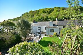 Cottage in Cawsand Near Sandy Beaches