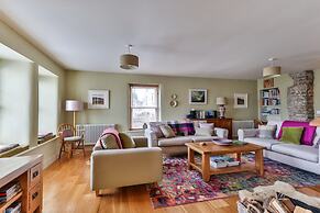 Peaceful Holiday Home for 6 Guests