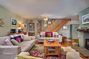 Peaceful Holiday Home for 6 Guests