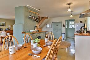 Peaceful Holiday Home for 6 Guests