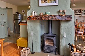 Peaceful Holiday Home for 6 Guests