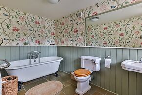 Peaceful Holiday Home for 6 Guests