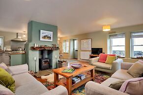 Peaceful Holiday Home for 6 Guests