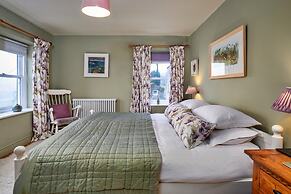 Peaceful Holiday Home for 6 Guests