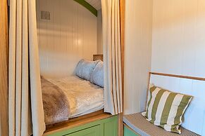 Shepherd's Hut in Devon by Scenic Lake