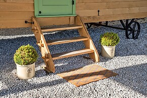 Shepherd's Hut in Devon by Scenic Lake