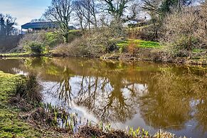 Shepherd's Hut in Devon by Scenic Lake