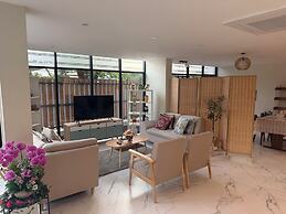 Shizuka House