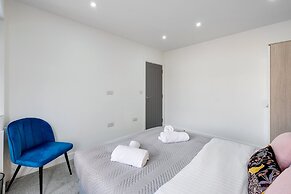 Newly Converted 3 Bed Apt. in Hounslow