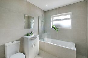 Newly Converted 3 Bed Apt. in Hounslow