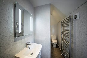 5 Bedroom Holiday Home in Cornhill, No Deposit