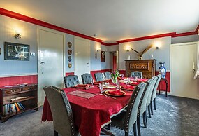 5 Bedroom Holiday Home in Cornhill, No Deposit