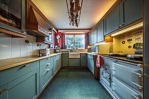 5 Bedroom Holiday Home in Cornhill, No Deposit