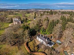 5 Bedroom Holiday Home in Cornhill, No Deposit