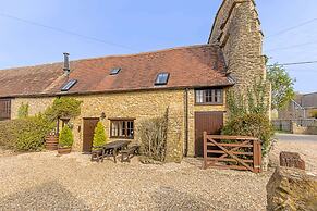 Spacious Cottage in North Cheriton, No Deposit