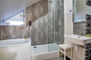 Apartment in Beaumaris Near the Coastline