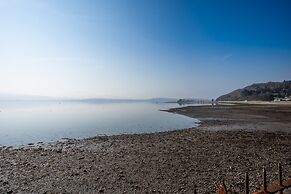 Apartment in Beaumaris Near the Coastline