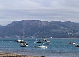 Apartment in Beaumaris Near the Coastline