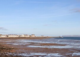 Apartment in Beaumaris Near the Coastline