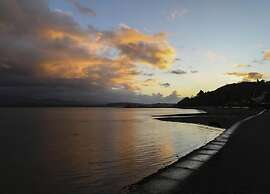 Apartment in Beaumaris Near the Coastline
