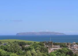 Apartment in Beaumaris Near the Coastline