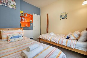 Apartment in Beaumaris Near the Coastline
