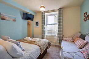 Apartment in Beaumaris Near the Coastline