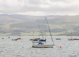 Apartment in Beaumaris Near the Coastline