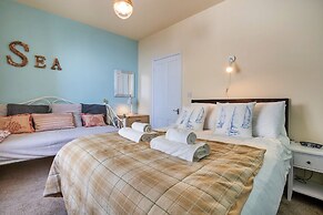 Apartment in Beaumaris Near the Coastline