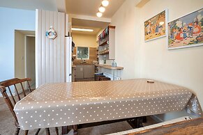 Apartment in Beaumaris Near the Coastline